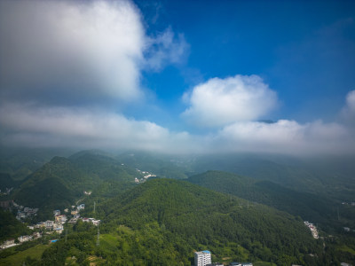 清晨大山山间云雾航拍摄影图