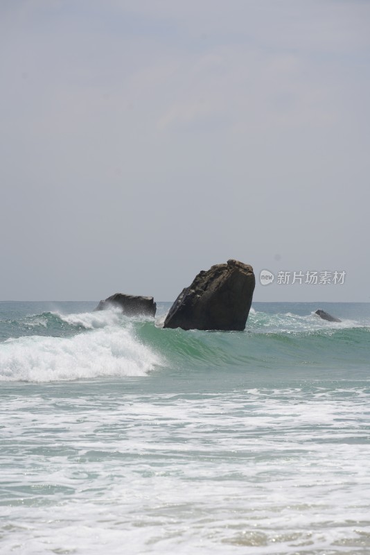 海南三亚万宁日月湾海浪