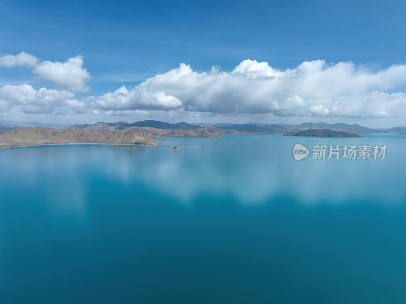 西藏山南羊卓雍措圣湖神湖蓝色高空航拍