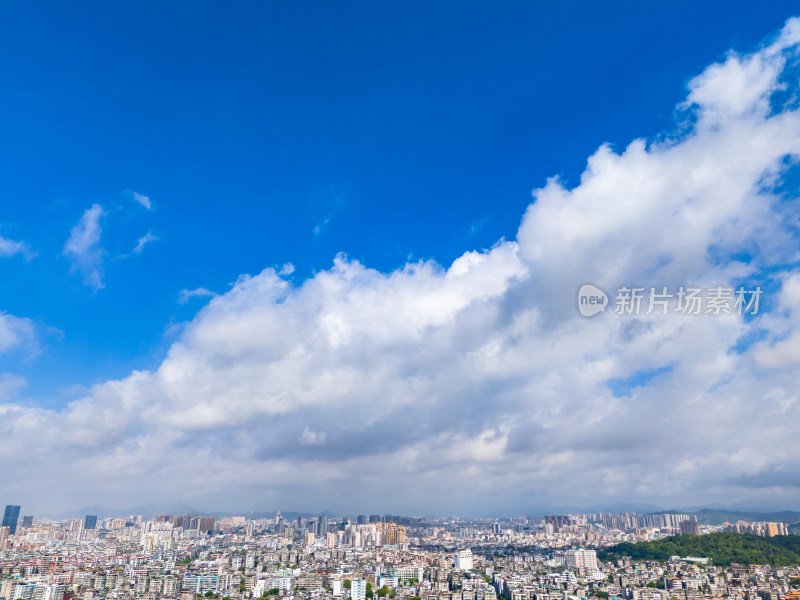 潮州城市风光蓝天白云航拍图