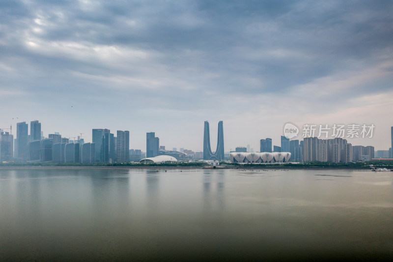 杭州奥体中心场馆日出风景