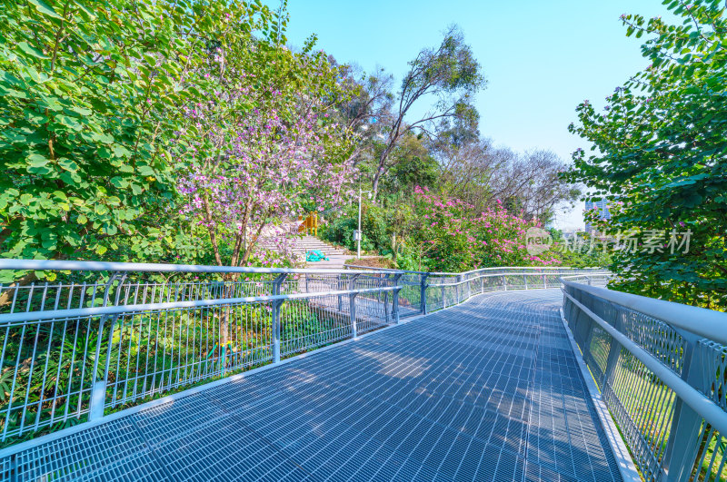 广州雕塑公园东门空中休闲栈道步道