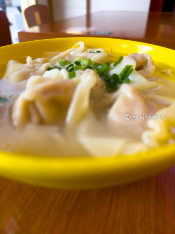 碗里的馄饨