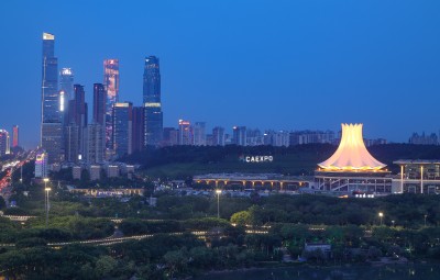 广西南宁国际会展中心城市风光建筑夜景