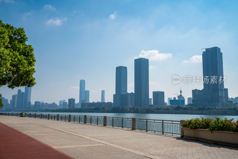 长沙橘子洲湘江栈道沿岸建筑群风光