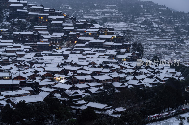 贵州黔东南苗族千户苗寨冬季蓝调夜景