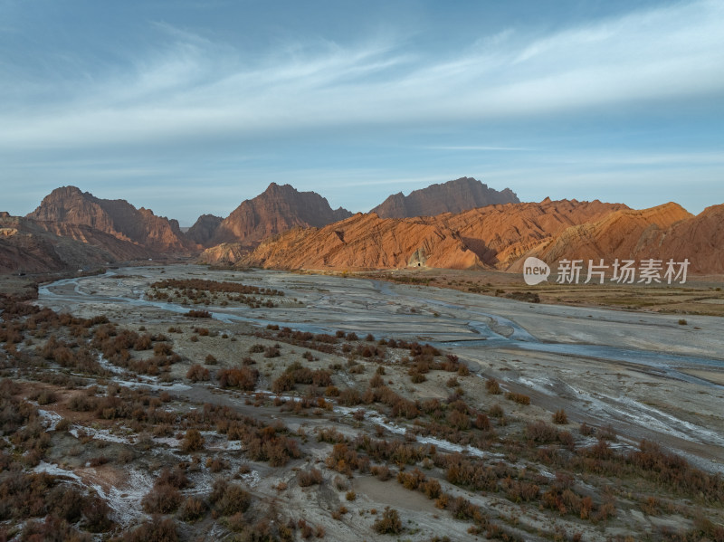 新疆南疆阿克苏库车天山红山石林大峡谷航拍