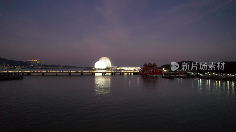 广东珠海日月贝大剧院夜景灯光航拍图