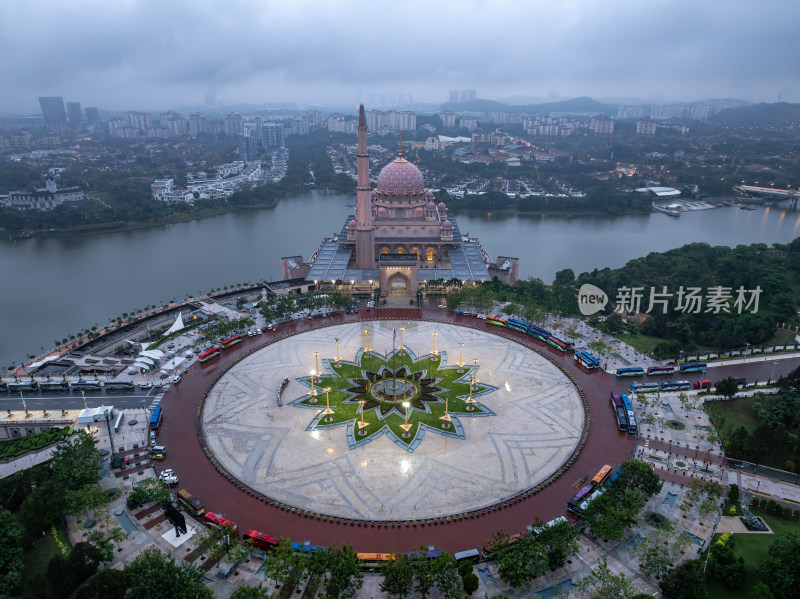 马来西亚布城粉色水上清真寺建筑景观航拍