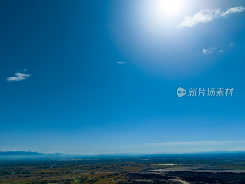 甘肃张掖芦水湾蓝天白云旅游度假区航拍图