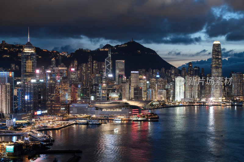 香港维多利亚港CBD中环日落夜景繁华都市