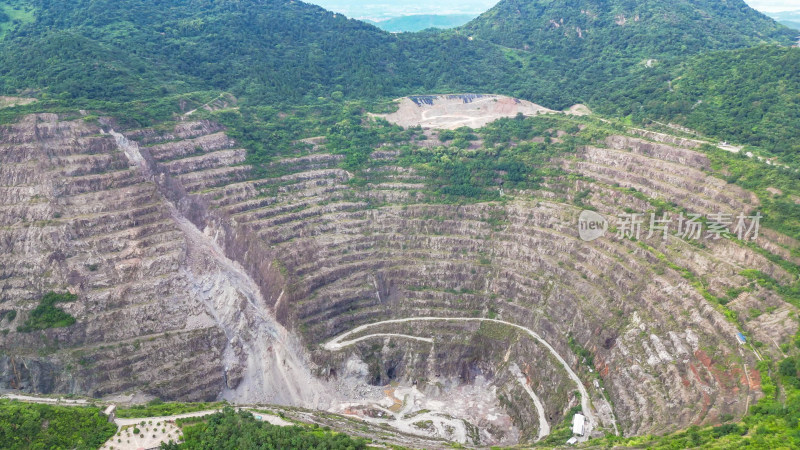 航拍湖北黄石国家矿山公园亚洲第一坑