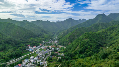 河南洛阳栾川县大山中的小村庄