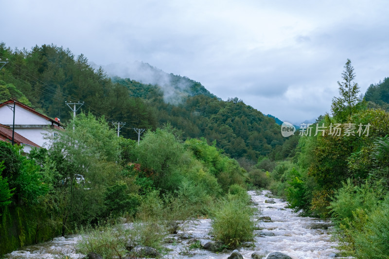 汉中留坝火烧店镇秦岭深处的山水田园风光