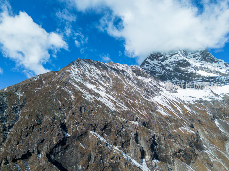 四姑娘山双桥沟航拍雪山峻岭壮丽景色