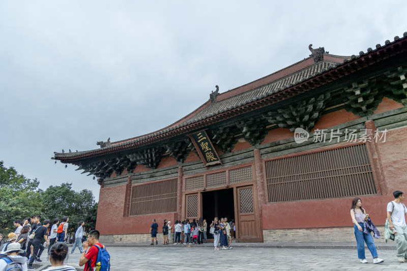 山西大同善化寺游览三圣殿