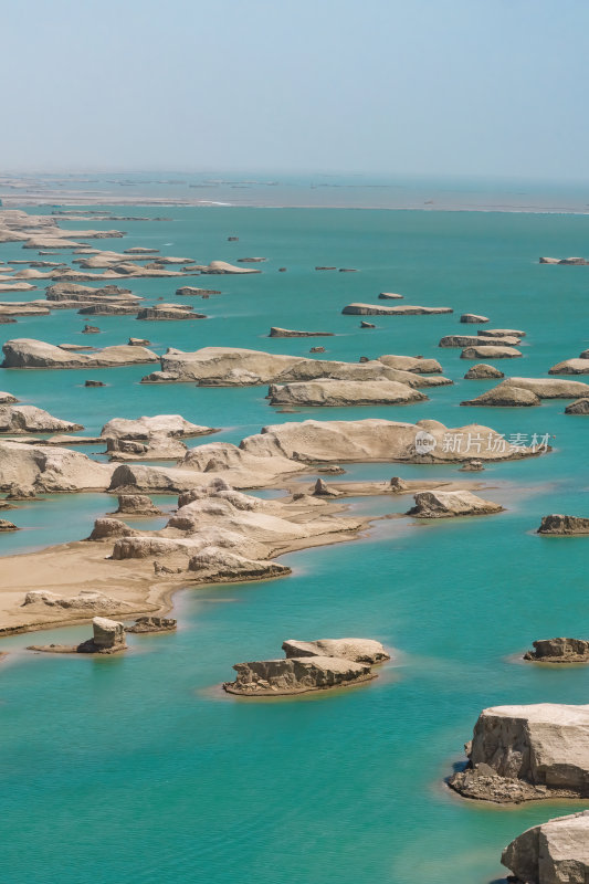 青海海西州乌素特水上雅丹奇异地貌高空航拍