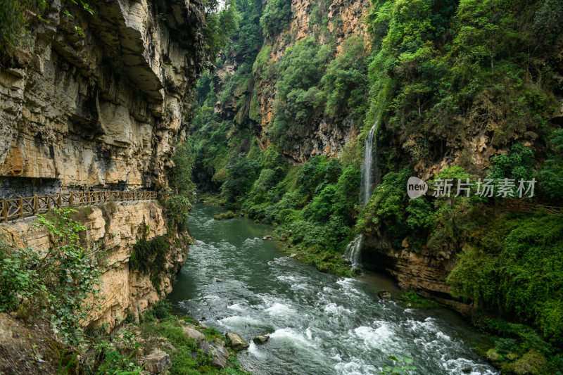 峡谷山川瀑布水流奔腾大自然风光