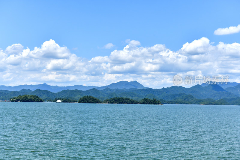 蓝天白云杭州千岛湖自然风光