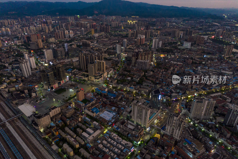 城市夜幕降临