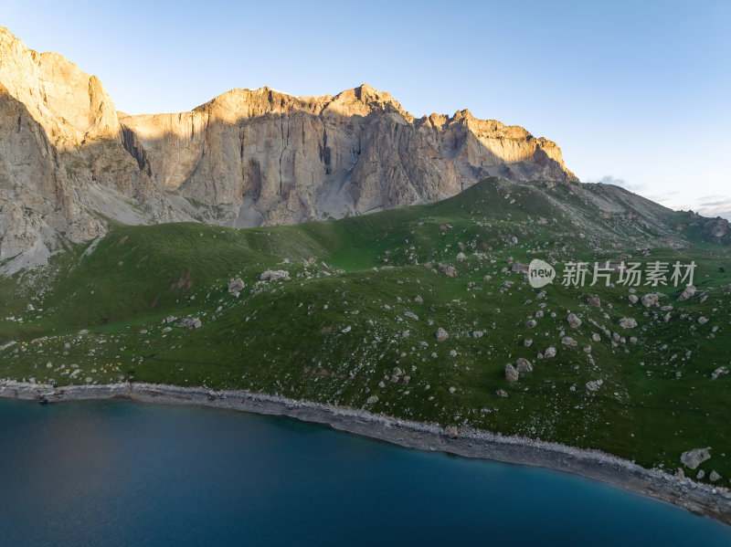 新疆北疆夏季乌孙古道天堂湖徒步高空航拍