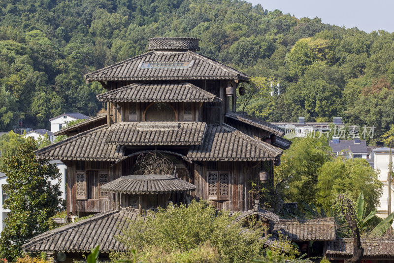 杭州满觉陇茶园小木屋，似《千与千寻》汤屋