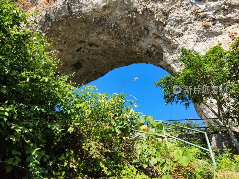 阳朔月亮山风景区