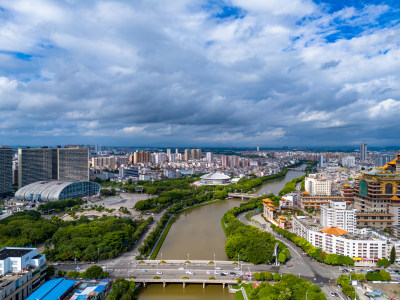 广西玉林城市大景蓝天白云航拍图