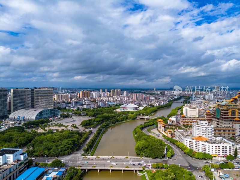 广西玉林城市大景蓝天白云航拍图