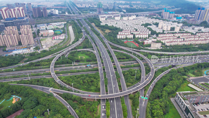 城市交通桥梁车辆行驶拥堵交通航拍图