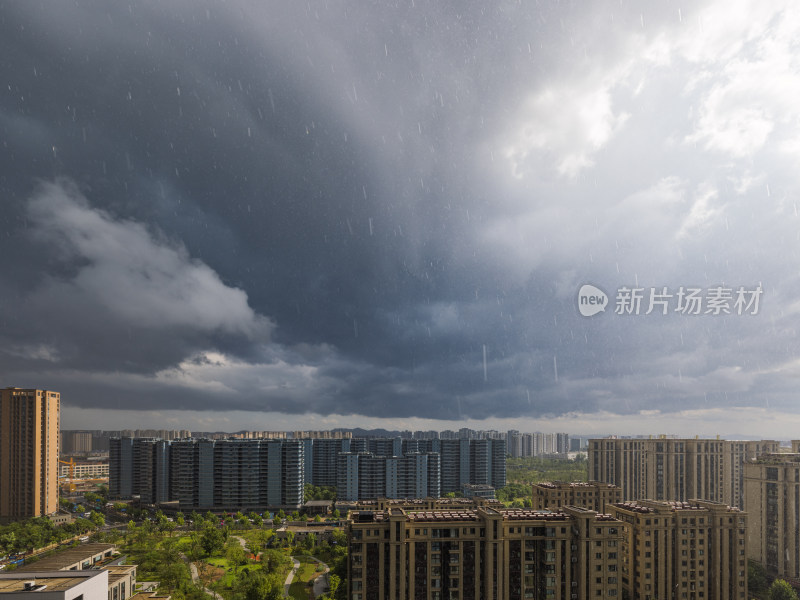 杭州城市上空夏季雷暴云大暴雨太阳雨