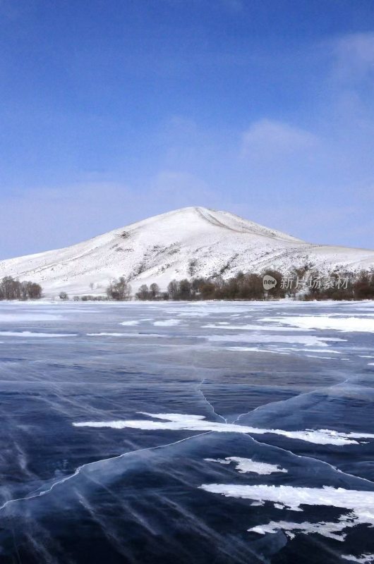 新疆雪山