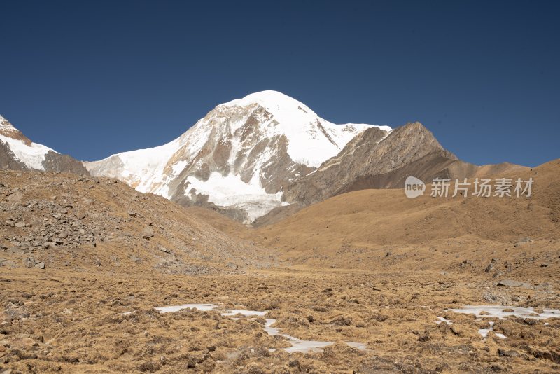 实拍西藏高原雪山