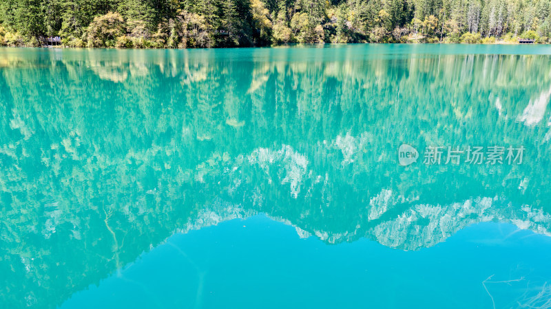 四川阿坝九寨沟景区海子的水面风光