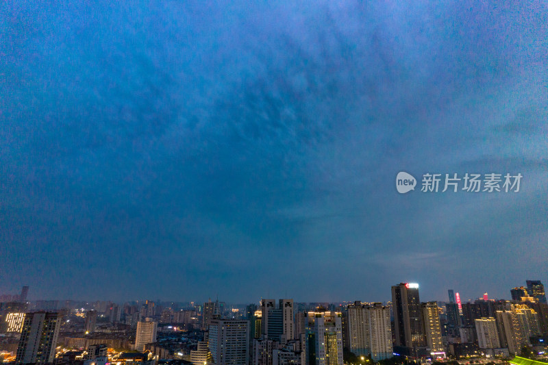 江西南昌夜幕降临夜景航拍图