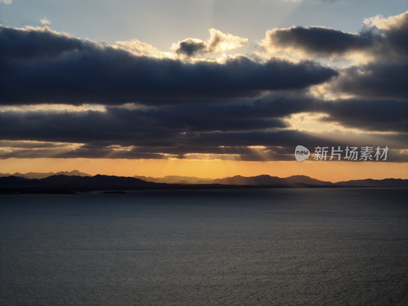 威海高区小石岛海湾西海岸晚霞丁达尔