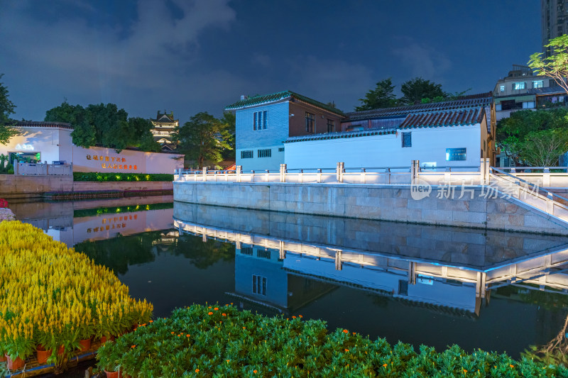 广州永庆坊河岸鲜花夜景中秋国庆节日氛围