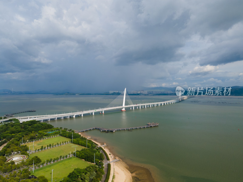 航拍摩羯台风天的深圳湾大桥 跨海大桥