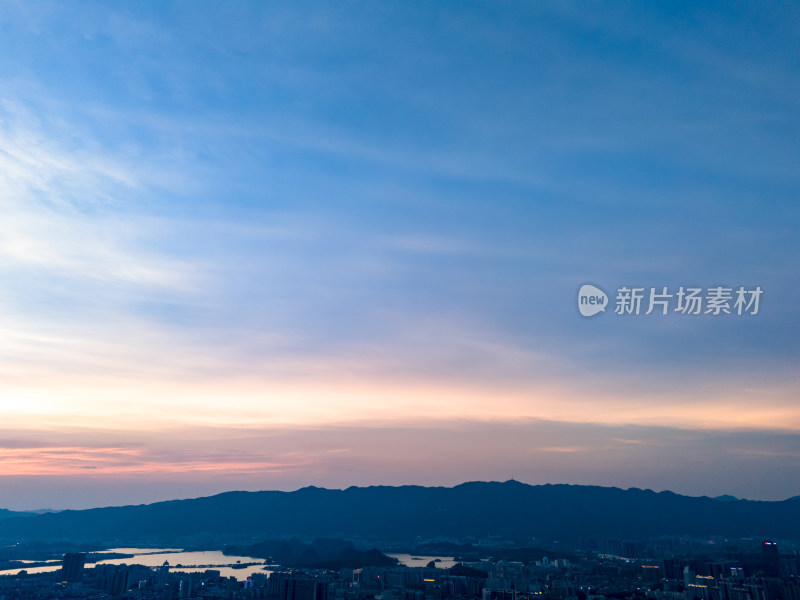 广东肇庆城市夕阳航拍图