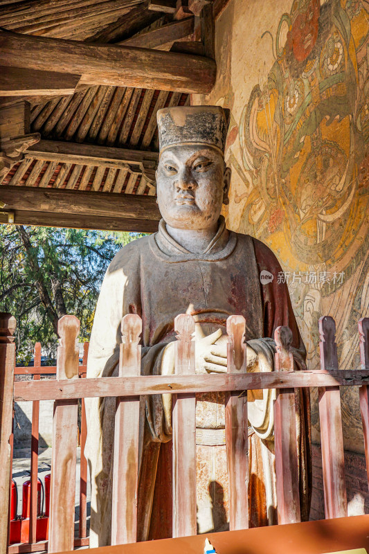 山西临汾市洪洞县广胜寺下寺明应王殿前彩塑