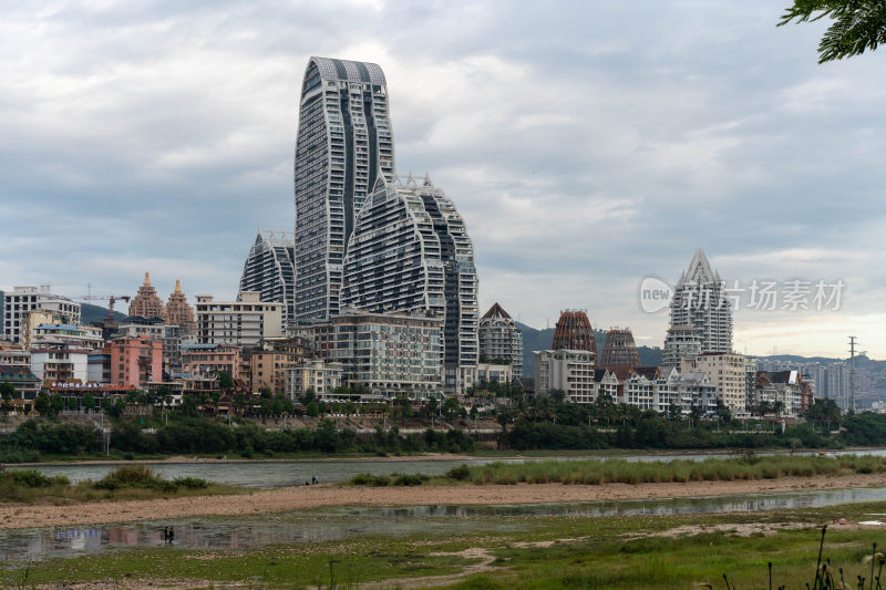 湄公河畔的风景与晚霞