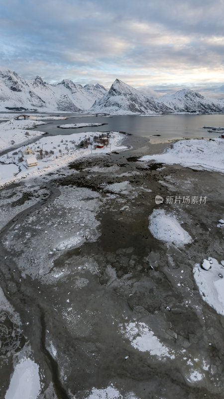 挪威罗弗敦群岛北极圈雷纳冬季雪景高空航拍