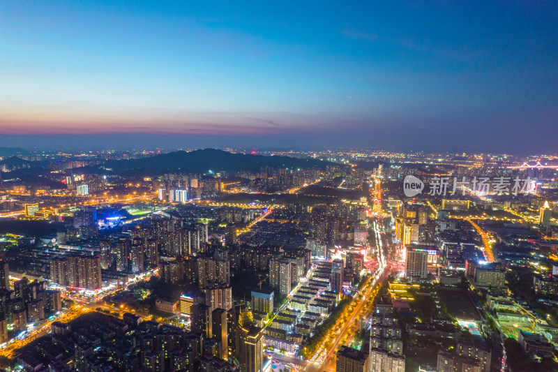 航拍长沙西湖公园城市夜景天际线