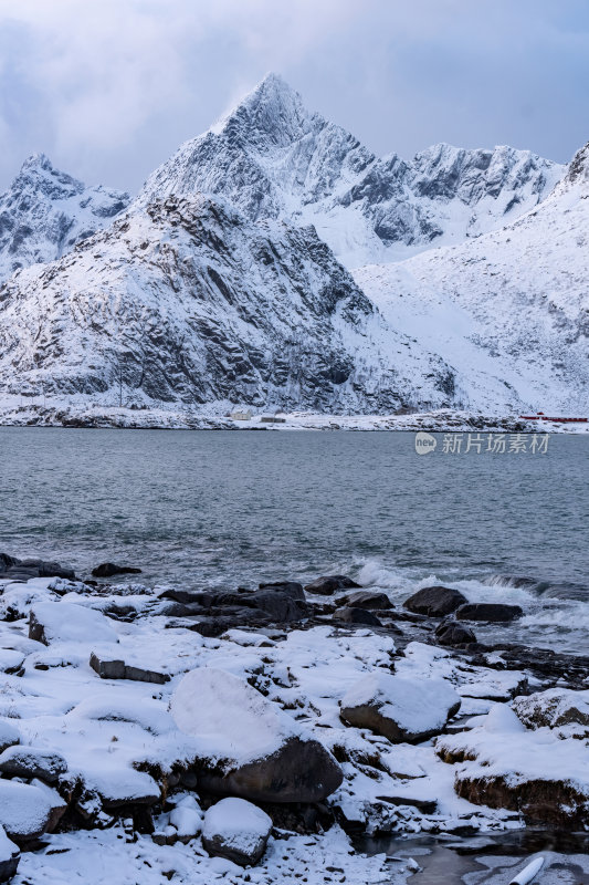 挪威罗弗敦群岛北极圈雷纳冬季雪景渔船风光