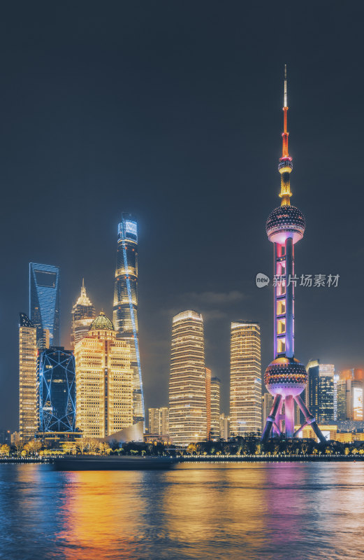 上海浦东新区高楼建筑夜景
