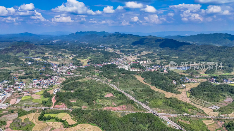 南方山川丘陵梯田农田航拍图