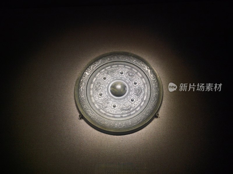 东汉，“张氏作竟佳且好”铭六乳瑞兽画像镜