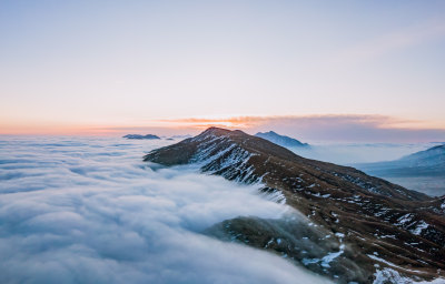 青海拉脊山云海日出