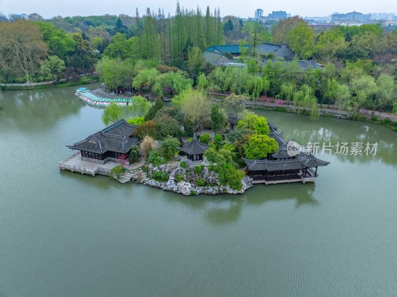 航拍烟雨江南扬州瘦西湖风景区全景