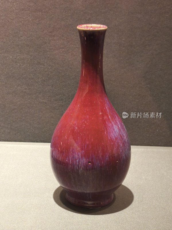 经典红釉瓷瓶单品静物展示